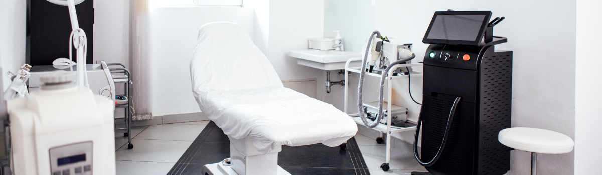 Treatment room at Dr Andrew Winter's Warrington clinic