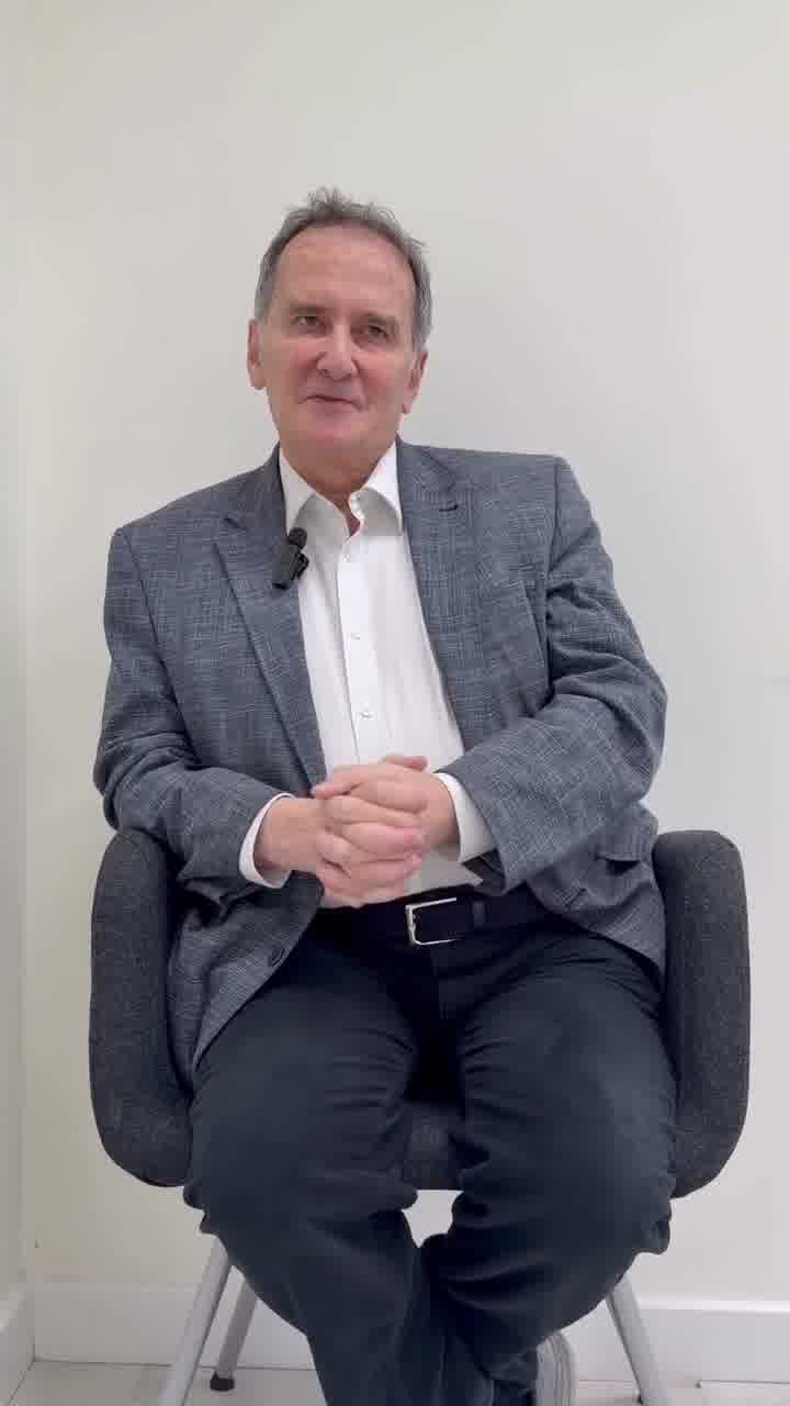 Portrait of Dr Andrew Winter